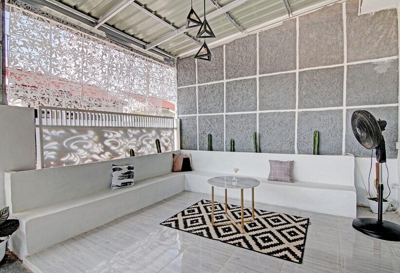 בית מלון כפרי Spot On 92536 Teguh Homestay Syariah