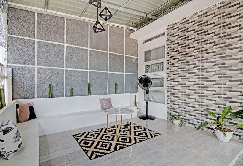 בית מלון כפרי Spot On 92536 Teguh Homestay Syariah