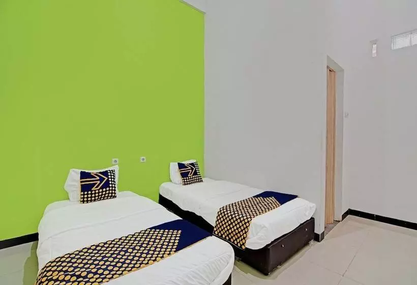 Hotelli Spot On 92536 Teguh Homestay Syariah