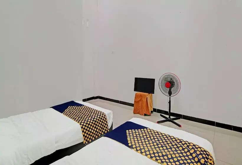 Hotelli Spot On 92536 Teguh Homestay Syariah