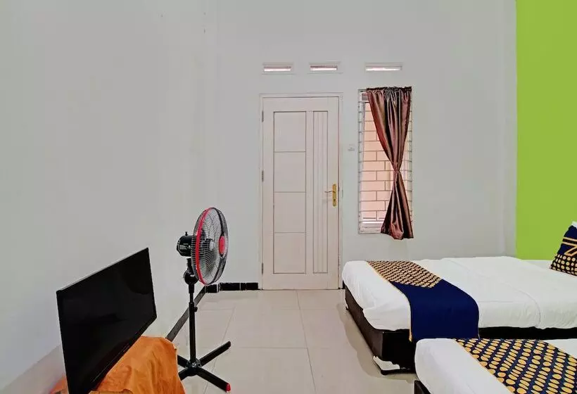 Hotelli Spot On 92536 Teguh Homestay Syariah