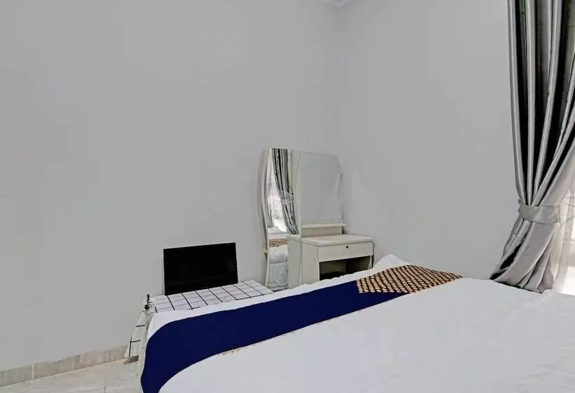 Hotelli Spot On 92536 Teguh Homestay Syariah