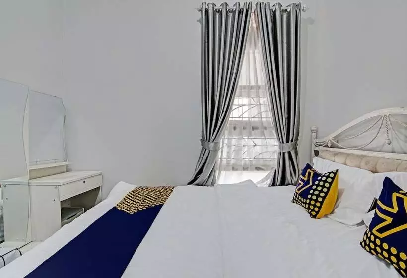 Hotelli Spot On 92536 Teguh Homestay Syariah