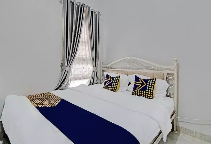 Hotelli Spot On 92536 Teguh Homestay Syariah