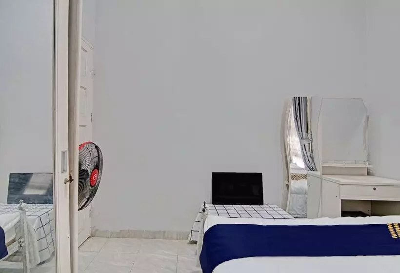 Hotelli Spot On 92536 Teguh Homestay Syariah