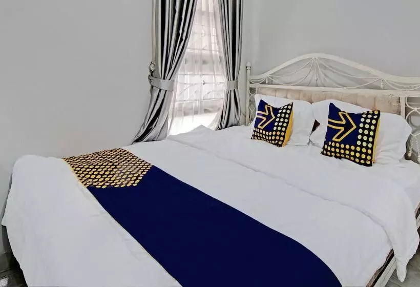 Hotelli Spot On 92536 Teguh Homestay Syariah