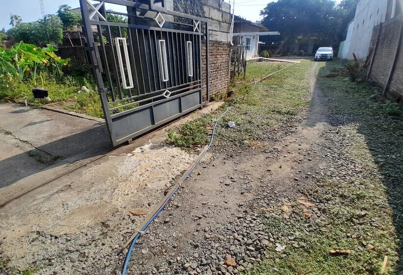 Hotel Spot On 92738 Wisma Bani Pandi Syariah