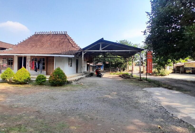 Hotel Spot On 92738 Wisma Bani Pandi Syariah