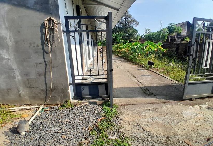 Hotel Spot On 92738 Wisma Bani Pandi Syariah