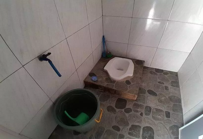 Hotelli Spot On 92738 Wisma Bani Pandi Syariah