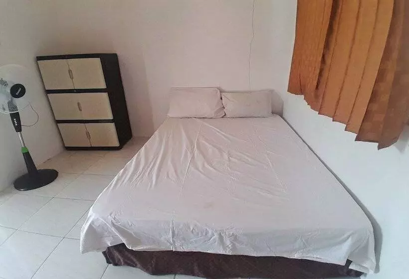 Hotelli Spot On 92738 Wisma Bani Pandi Syariah