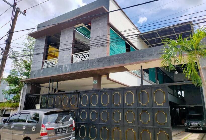 ホテル Spot On 92900 Kost 3 Kelor Syariah