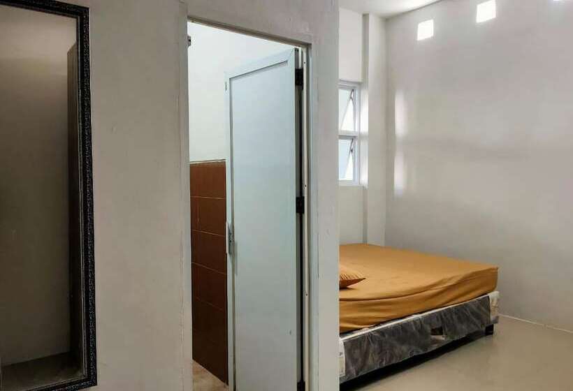 ホテル Spot On 92900 Kost 3 Kelor Syariah