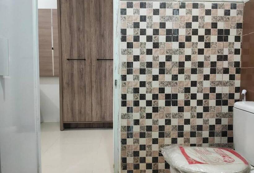 ホテル Spot On 92900 Kost 3 Kelor Syariah