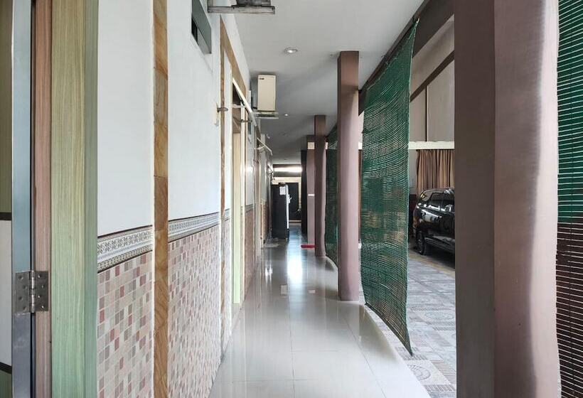 ホテル Spot On 92900 Kost 3 Kelor Syariah