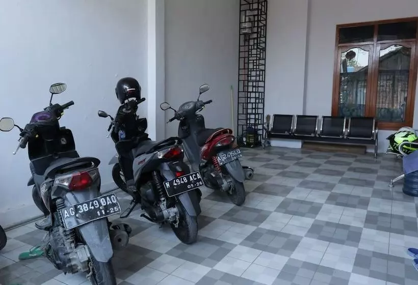 Hotelli Spot On 93189 Rumah Berkah Syariah