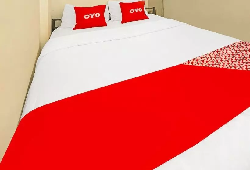 Hotelli Super Oyo 92262 Backpacker Homestay Cibubur