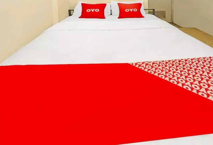 Hotelli Super Oyo 92262 Backpacker Homestay Cibubur