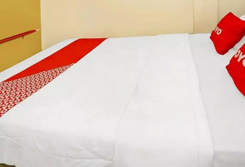 Hotelli Super Oyo 92262 Backpacker Homestay Cibubur