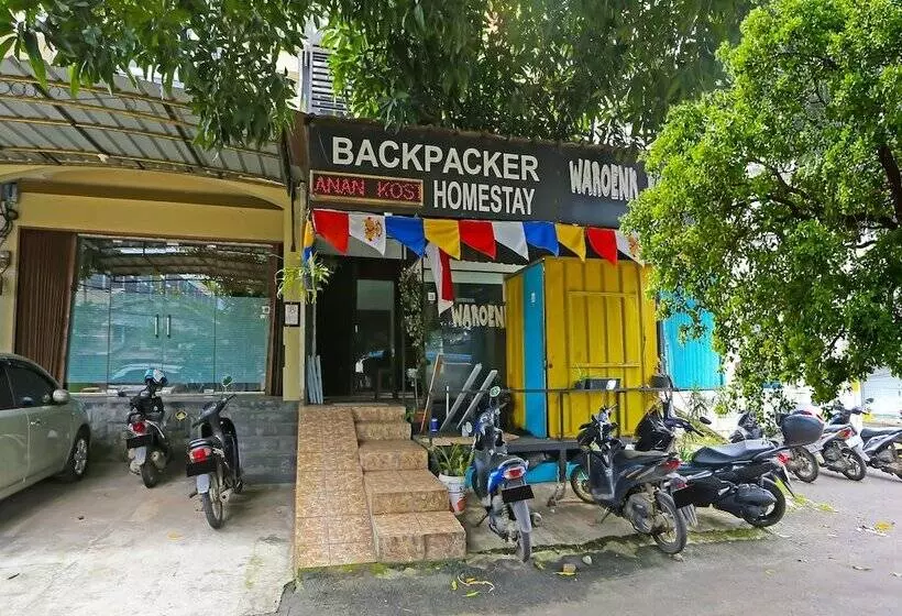 Hotelli Super Oyo 92262 Backpacker Homestay Cibubur