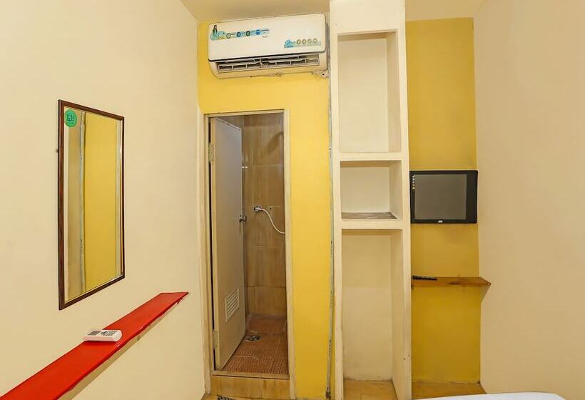 Szálloda Super Oyo 92262 Backpacker Homestay Cibubur