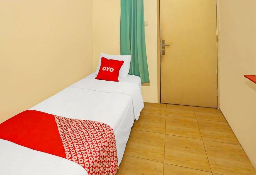 Szálloda Super Oyo 92262 Backpacker Homestay Cibubur
