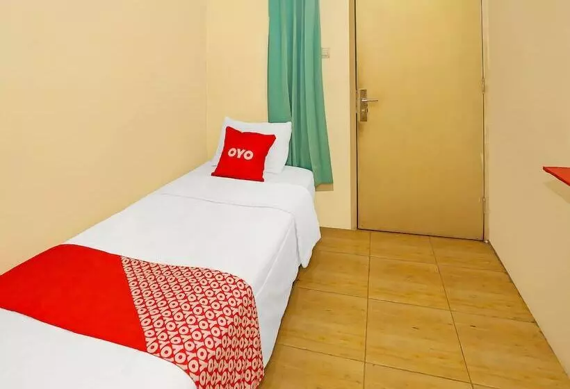 Hotelli Super Oyo 92262 Backpacker Homestay Cibubur