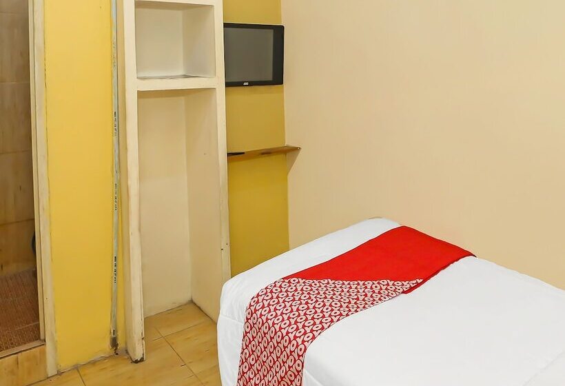 Szálloda Super Oyo 92262 Backpacker Homestay Cibubur