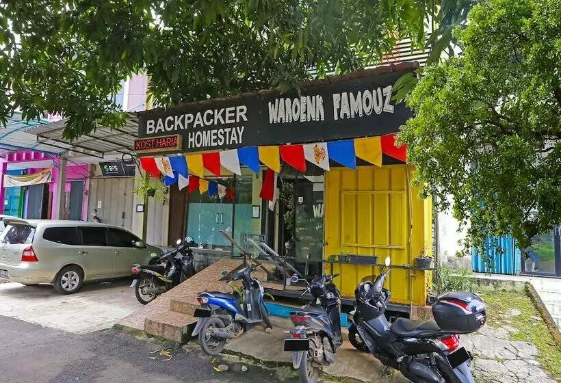 Hotelli Super Oyo 92262 Backpacker Homestay Cibubur