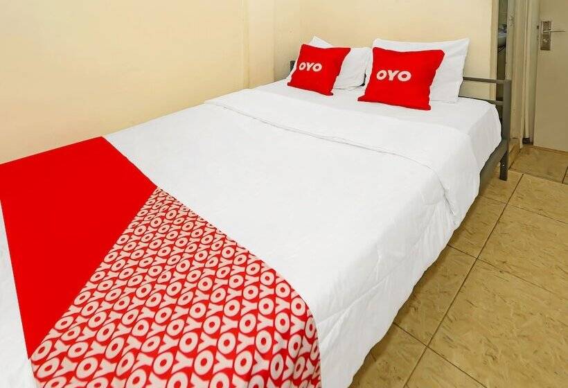 Szálloda Super Oyo 92262 Backpacker Homestay Cibubur