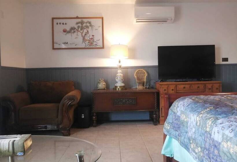 پانسیون Digby Sailboat Suites