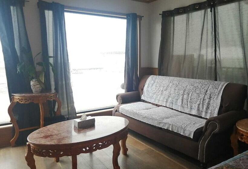 پانسیون Digby Sailboat Suites