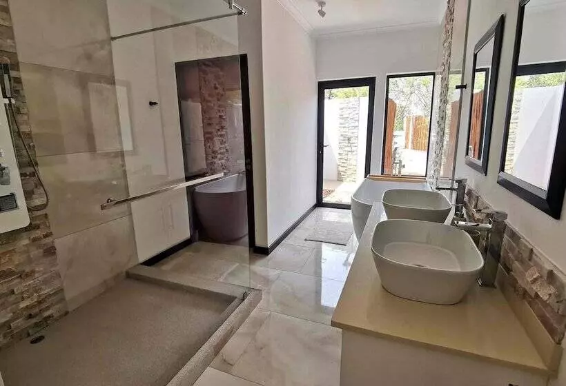 Majatalo Gem In The Bush Lodge