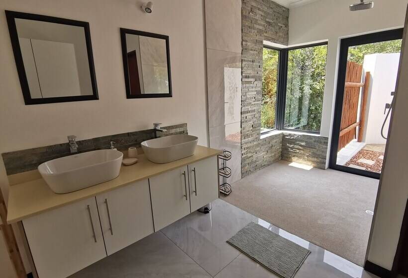 ペンション Gem In The Bush Lodge