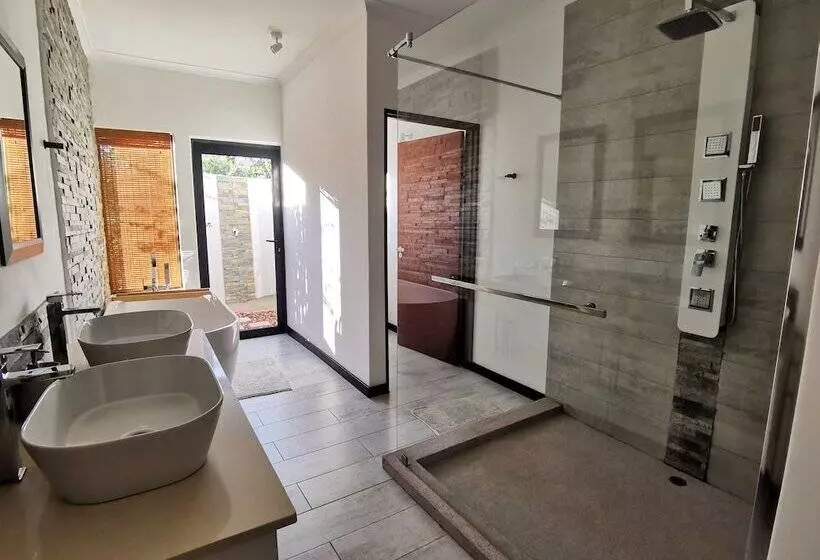 Majatalo Gem In The Bush Lodge