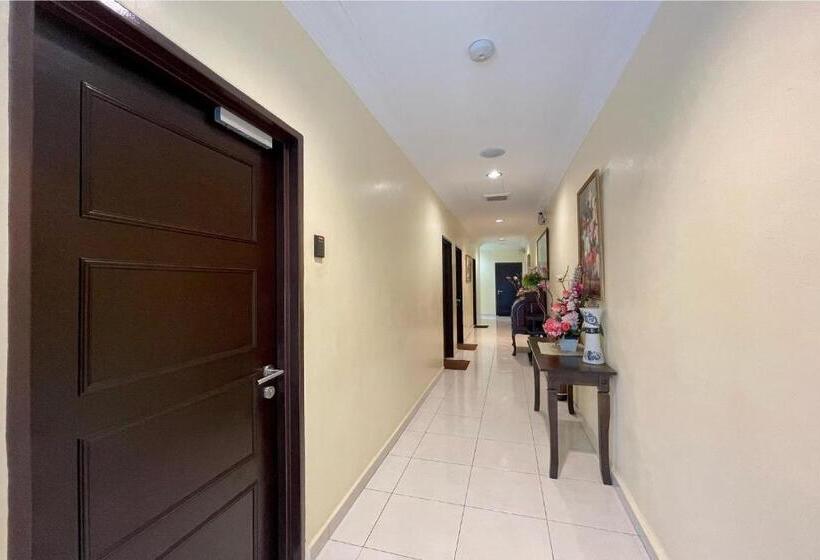 Safari Hotel Lumut By Oyo