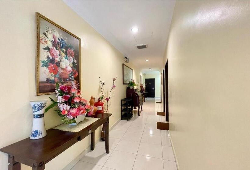 Safari Hotel Lumut By Oyo