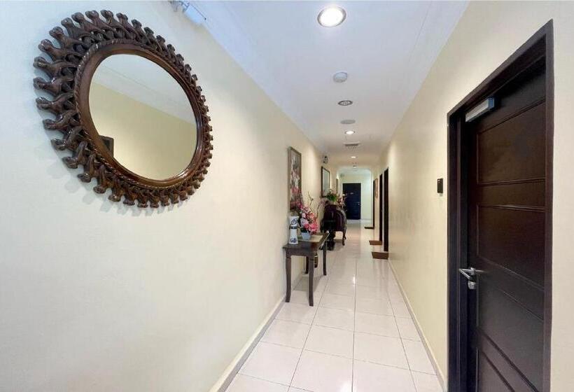 Safari Hotel Lumut By Oyo