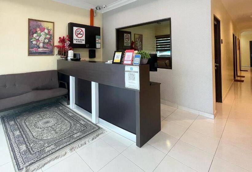 Safari Hotel Lumut By Oyo