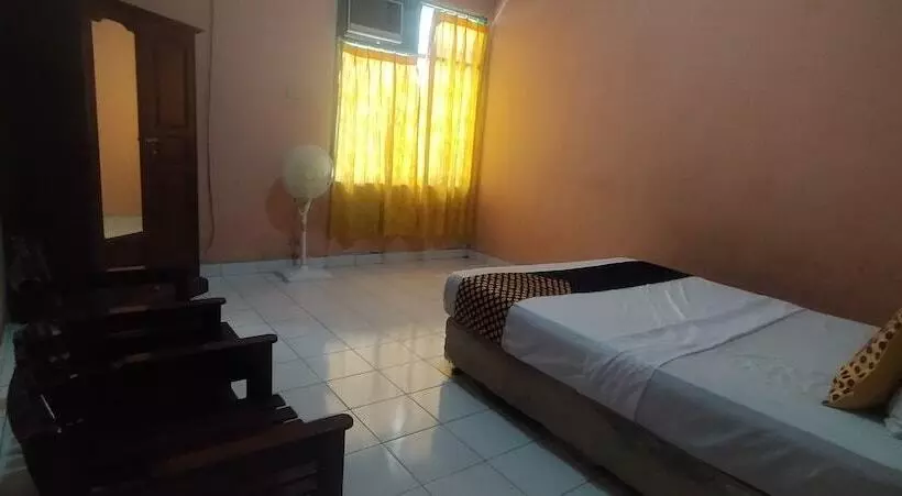 Spot On 92368 Hotel Erkas
