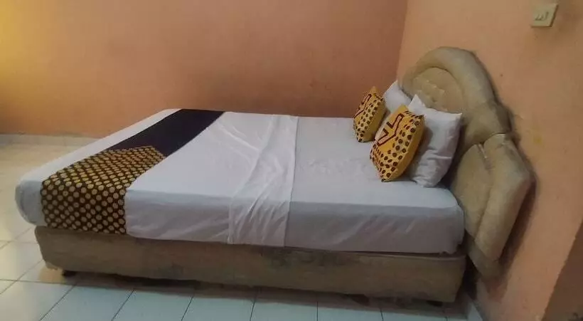 Spot On 92368 Hotel Erkas