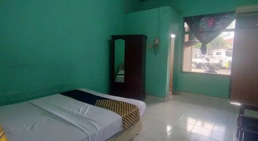Spot On 92368 Hotel Erkas