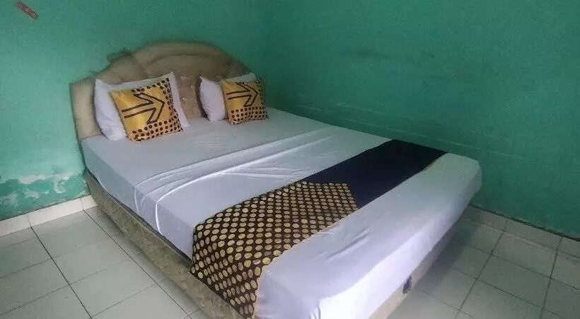 Spot On 92368 Hotel Erkas
