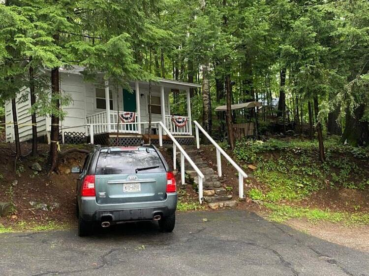 Brookside Motel & Cabins