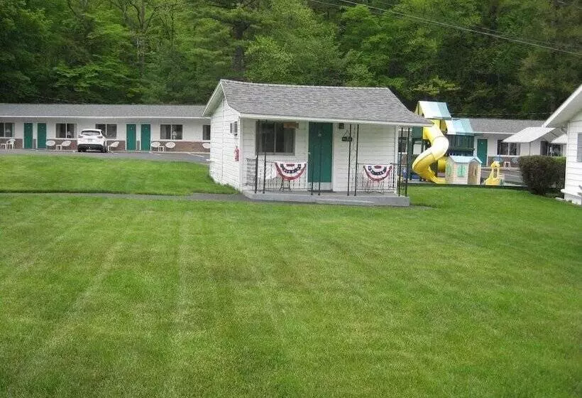 Brookside Motel & Cabins