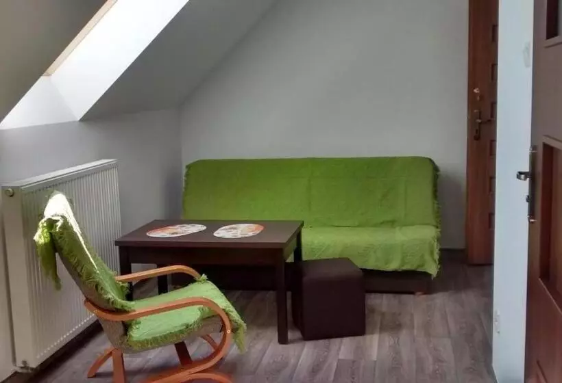 ホテル Dom Wczasowy Pięciu Pomostów I Domki Letniskowe