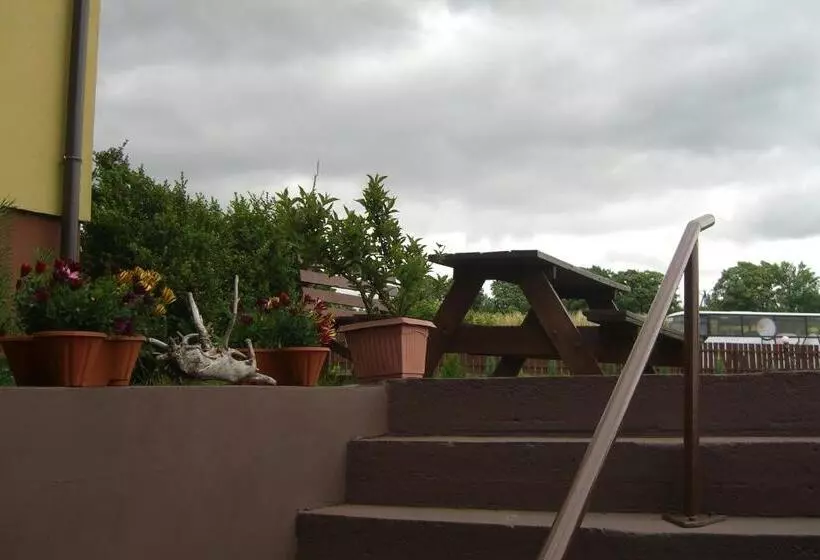 ホテル Dom Wczasowy Pięciu Pomostów I Domki Letniskowe