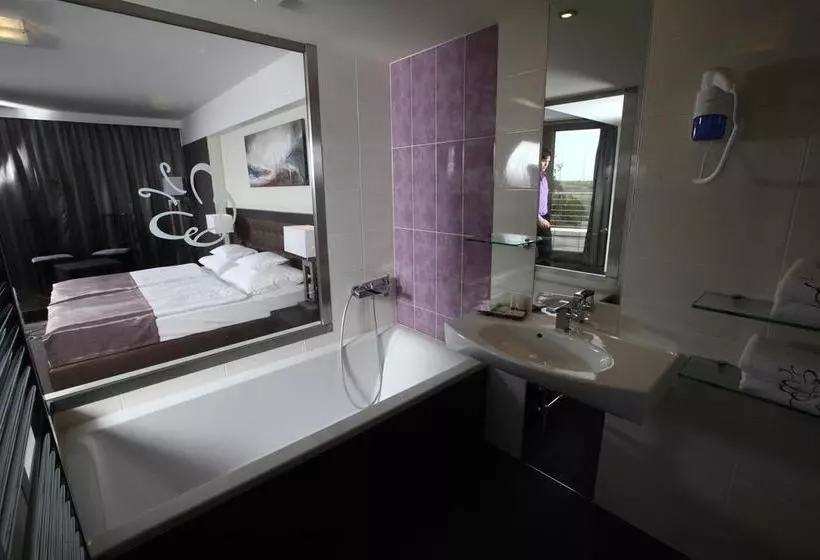 Hotelli Gunaras Resort Spa