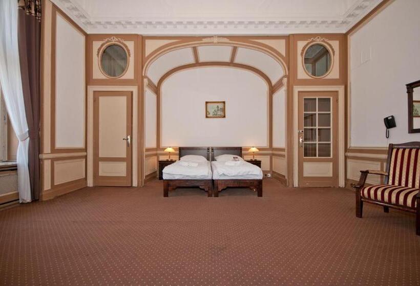 فندق Moszna Zamek