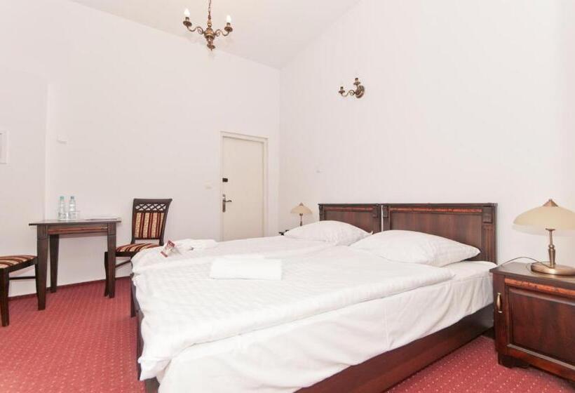 فندق Moszna Zamek